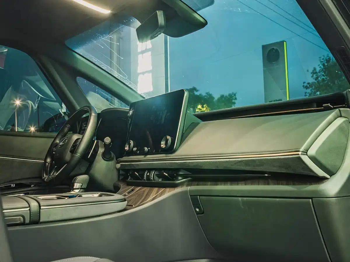 Lexus LM 2023 500h Four-Seat Executive Edition — миниатюра 7