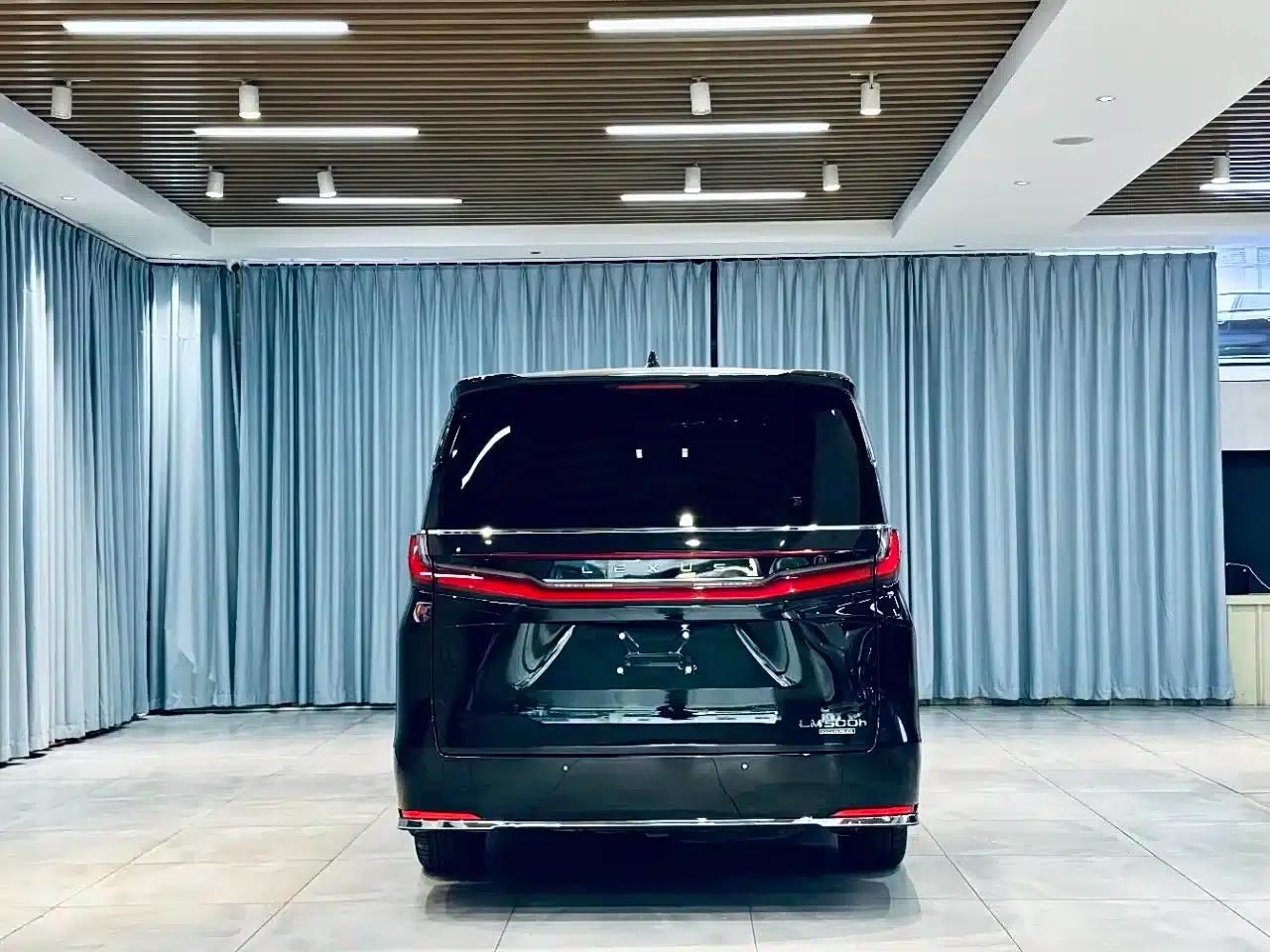 Lexus LM 2023 500h Four-Seat Executive Edition — миниатюра 12