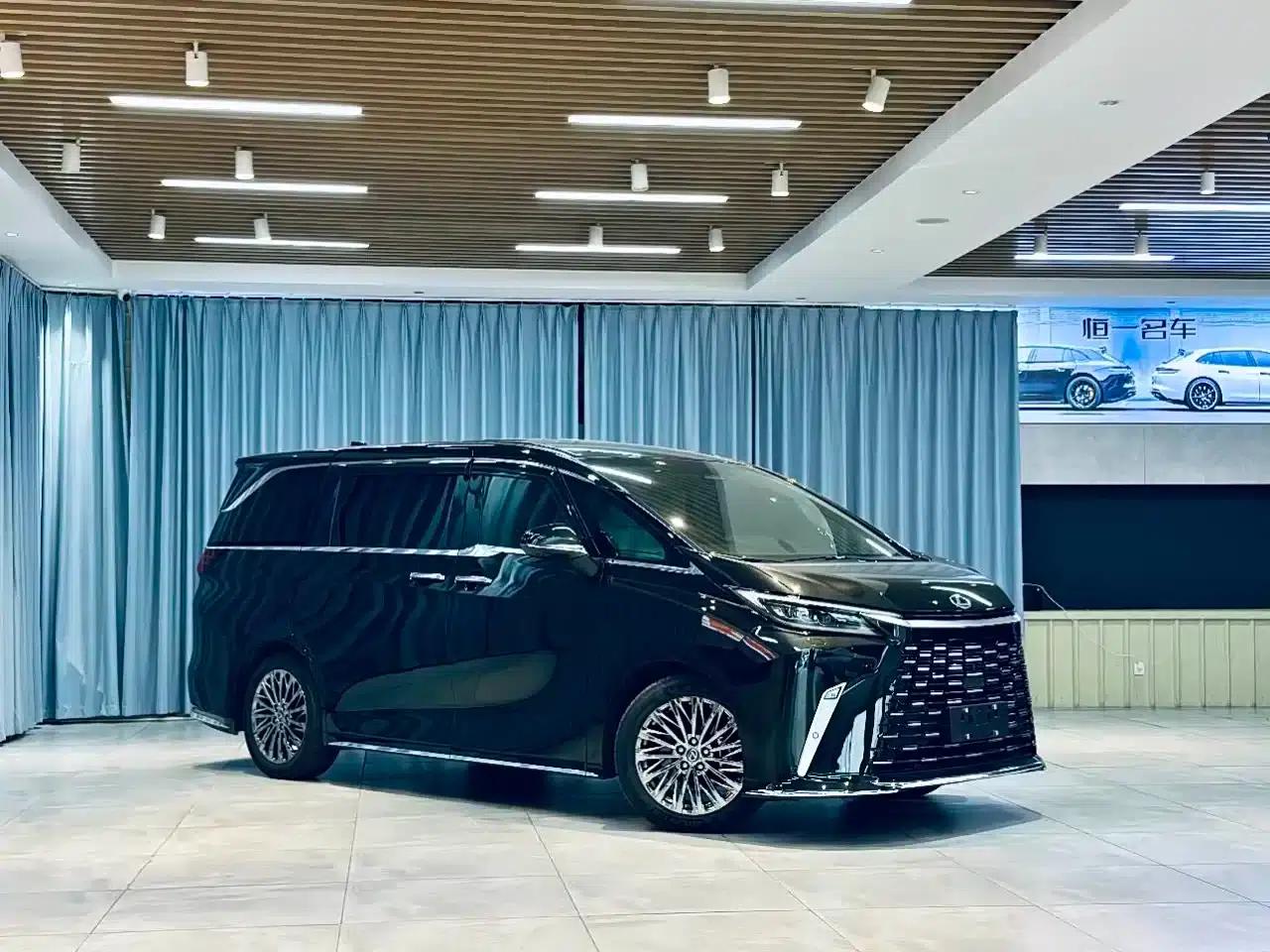 Lexus LM 2023 500h Four-Seat Executive Edition — миниатюра 3