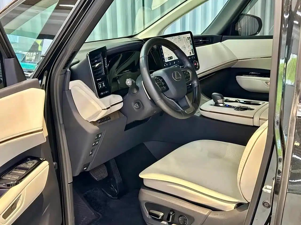 Lexus LM 2023 500h Four-Seat Executive Edition — миниатюра 4