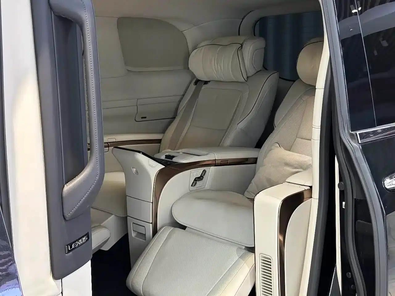 Lexus LM 2023 500h Four-Seat Executive Edition — миниатюра 5