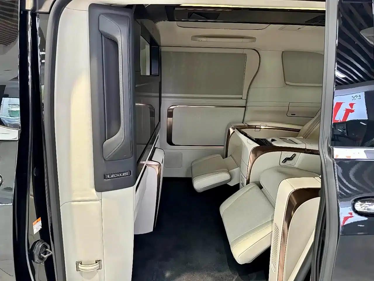 Lexus LM 2023 500h Four-Seat Executive Edition — миниатюра 6