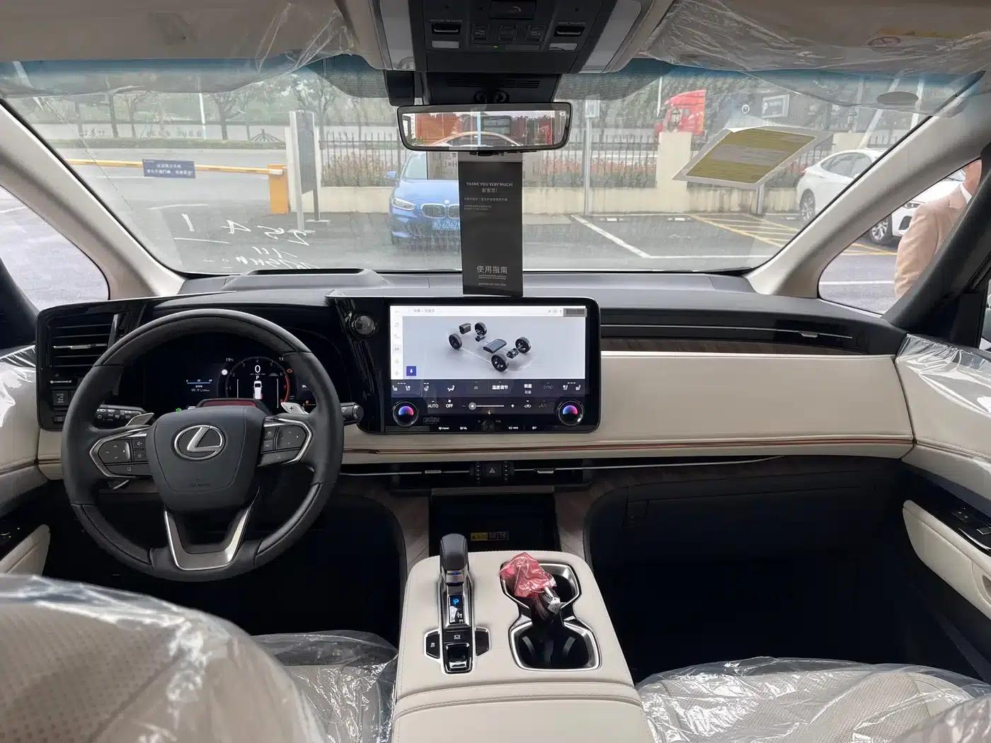 Lexus LM 2025 500h Six-Seat Premium Edition — миниатюра 5