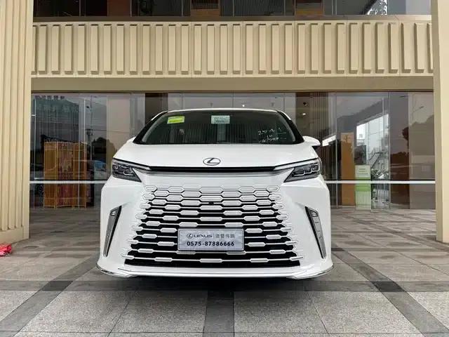 Lexus LM 2025 500h Six-Seat Premium Edition