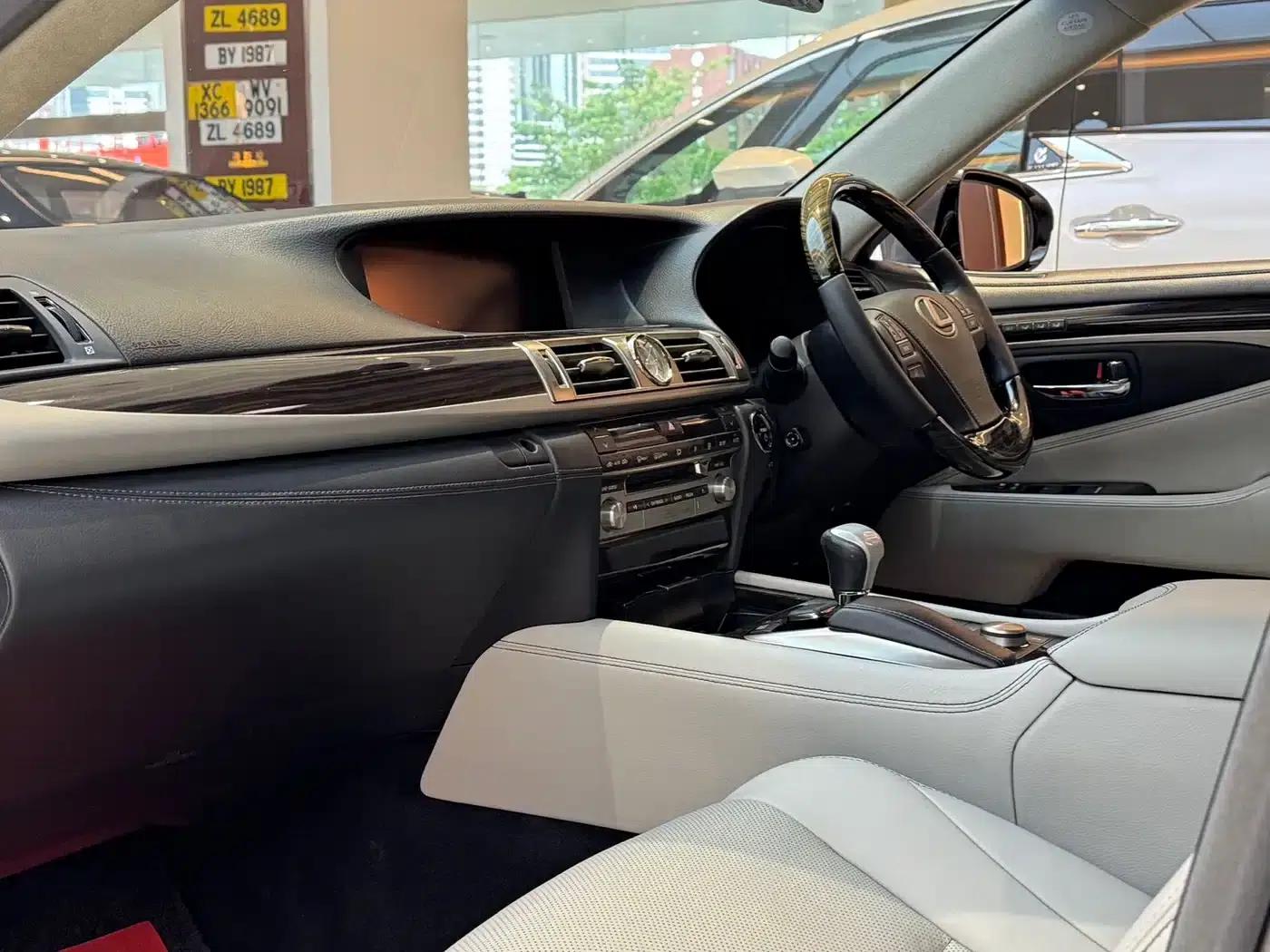 Lexus LS 2014 600hL — миниатюра 8