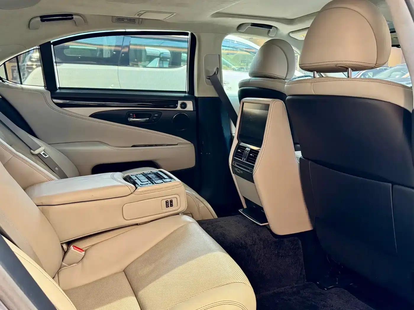 Lexus LS 2014 600hL — миниатюра 10