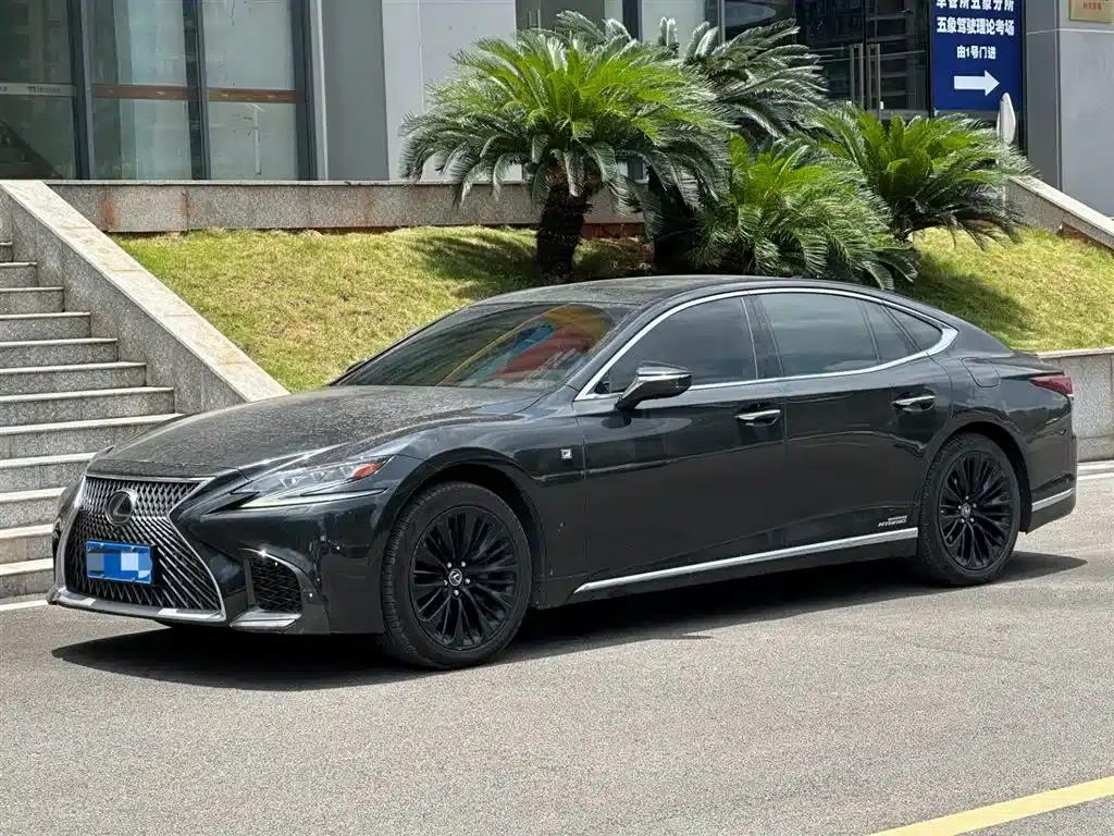 Lexus LS 2018 500h Executive Edition (China V emission standard) — миниатюра 1
