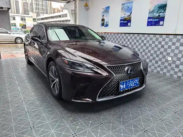 Lexus LS 2020 500h Premium Edition (China VI Emission Standard)