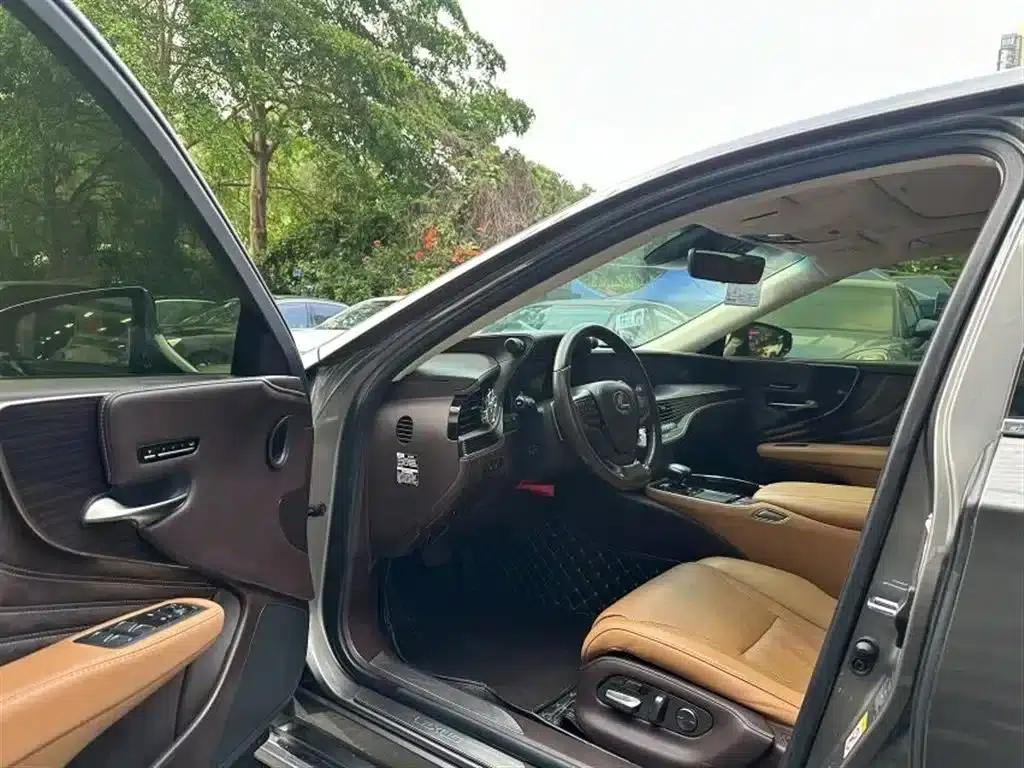 Lexus LS 2018 350 Premium Edition (China V emission standard) — миниатюра 4