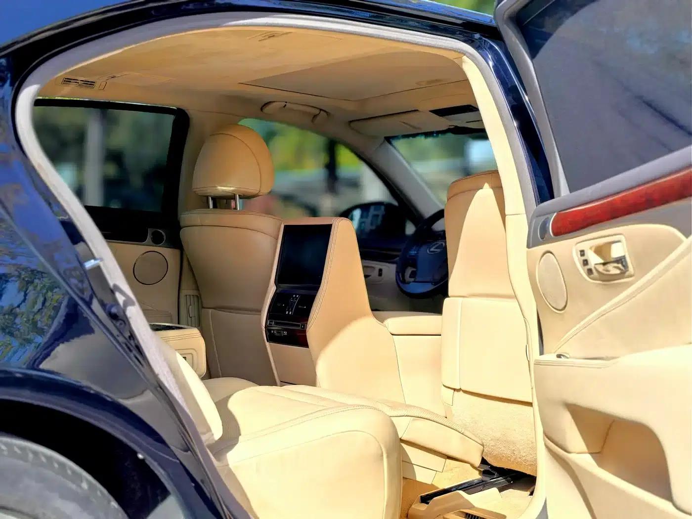 Lexus LS 2016 460L AWD Premium Edition — миниатюра 14