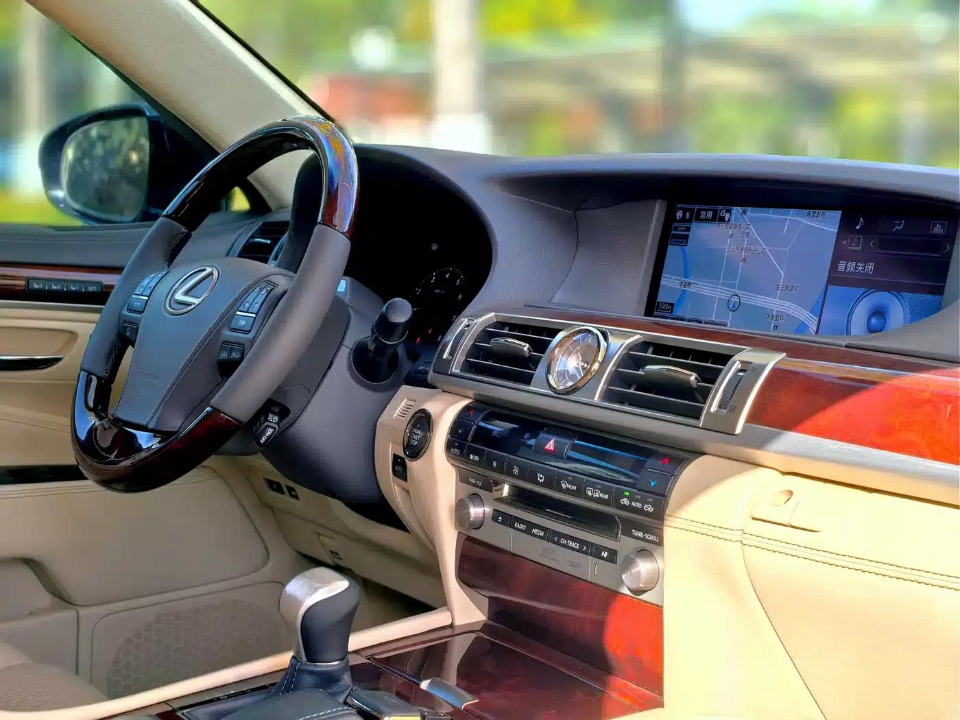Lexus LS 2016 460L AWD Premium Edition — миниатюра 17