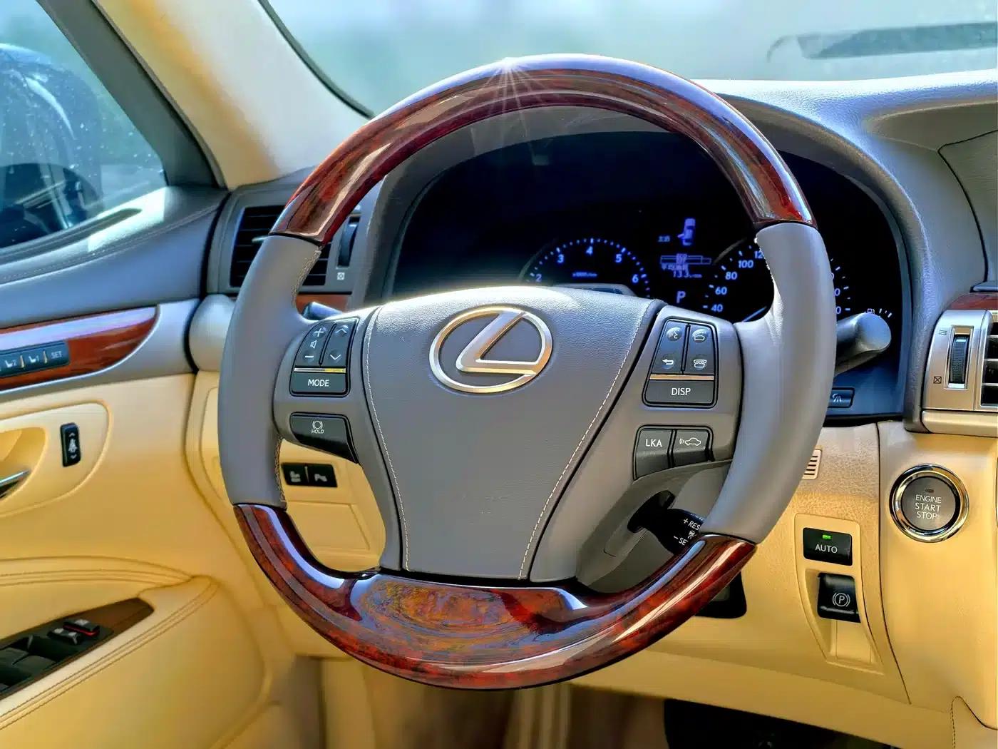 Lexus LS 2016 460L AWD Premium Edition — миниатюра 10