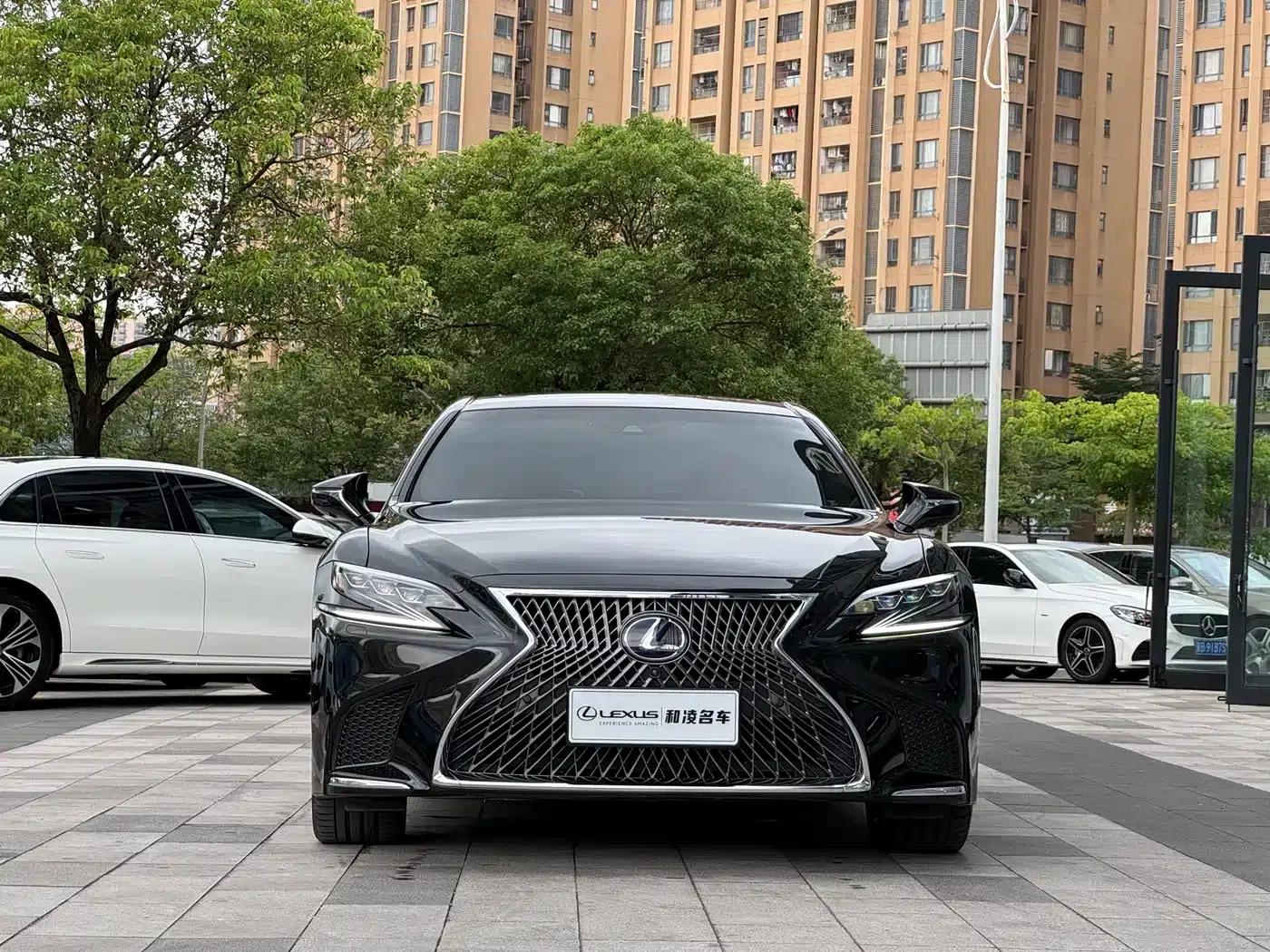 Lexus LS 2018 500h Executive Edition (China V emission standard) — миниатюра 2