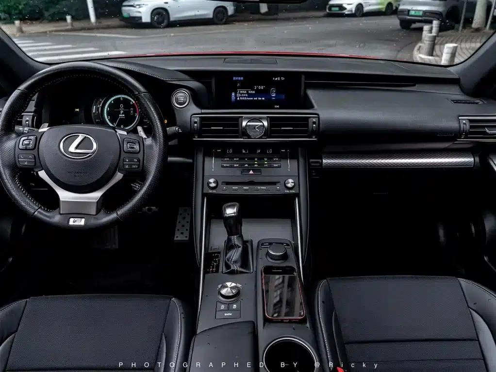 Lexus IS 2017 300 F SPORT Edition — миниатюра 3