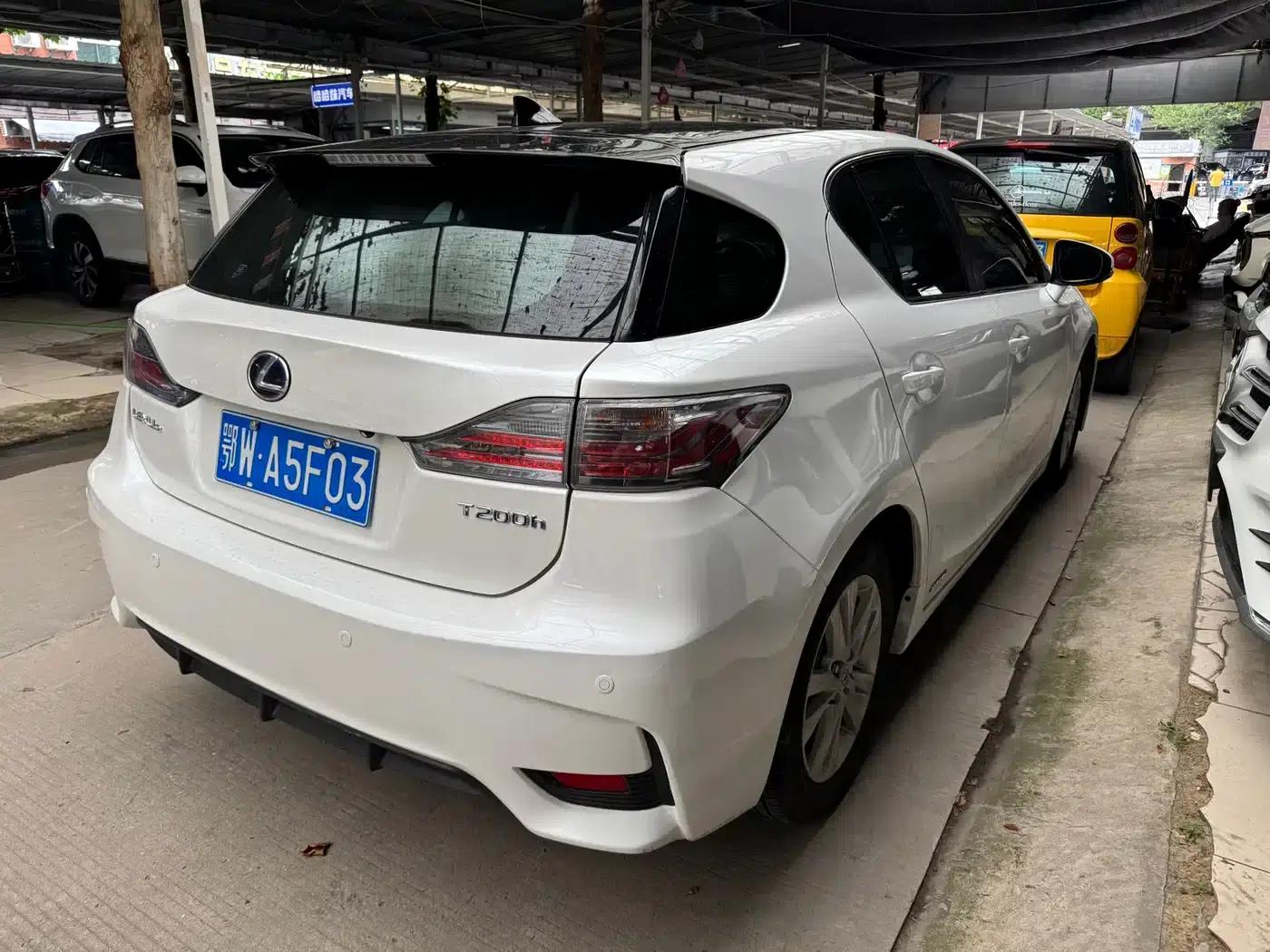 Lexus CT 2014 CT200h Elite Edition Two-Tone — миниатюра 4