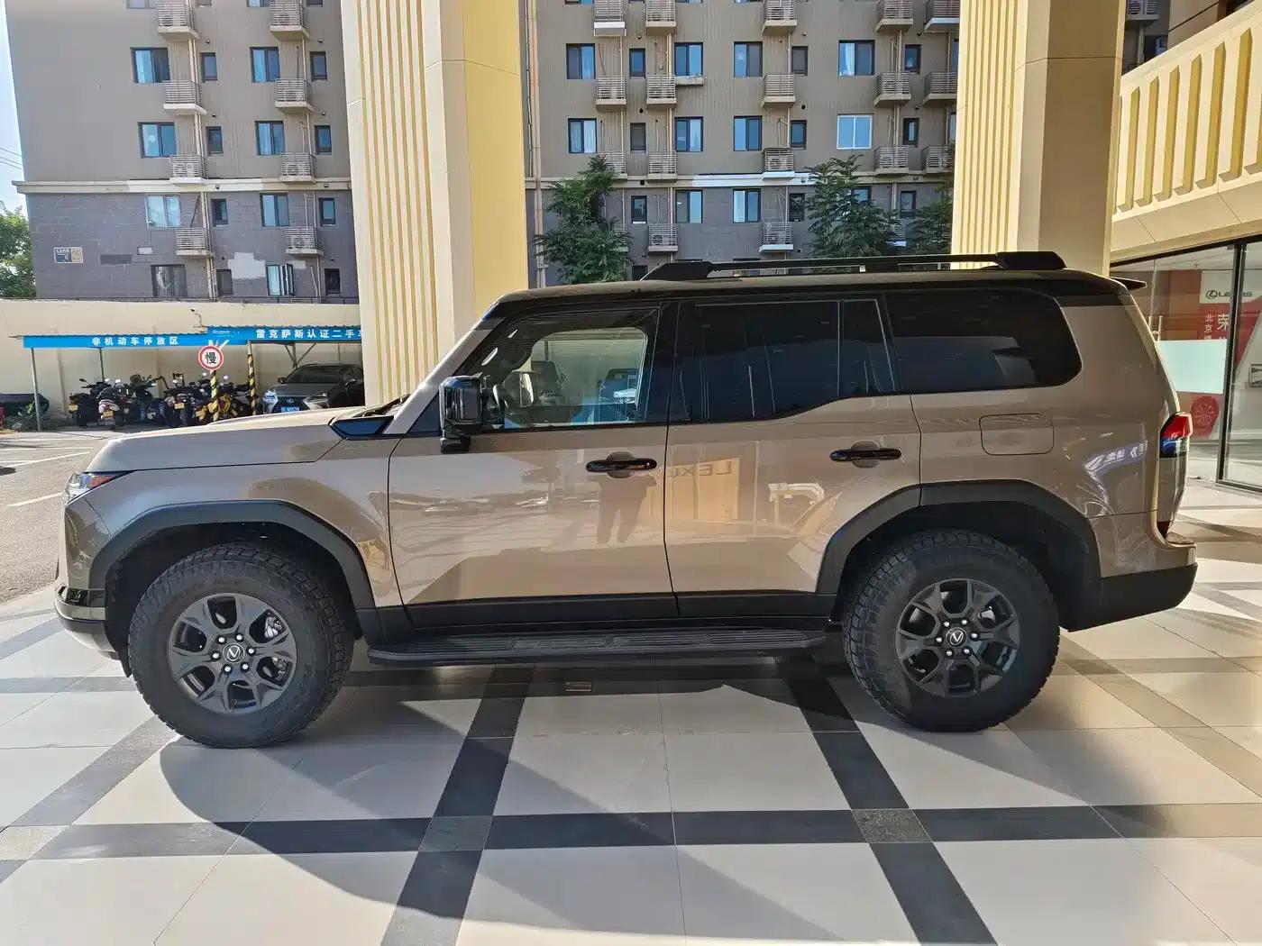 Lexus GX 2024 Overtrail Peak Edition — миниатюра 3