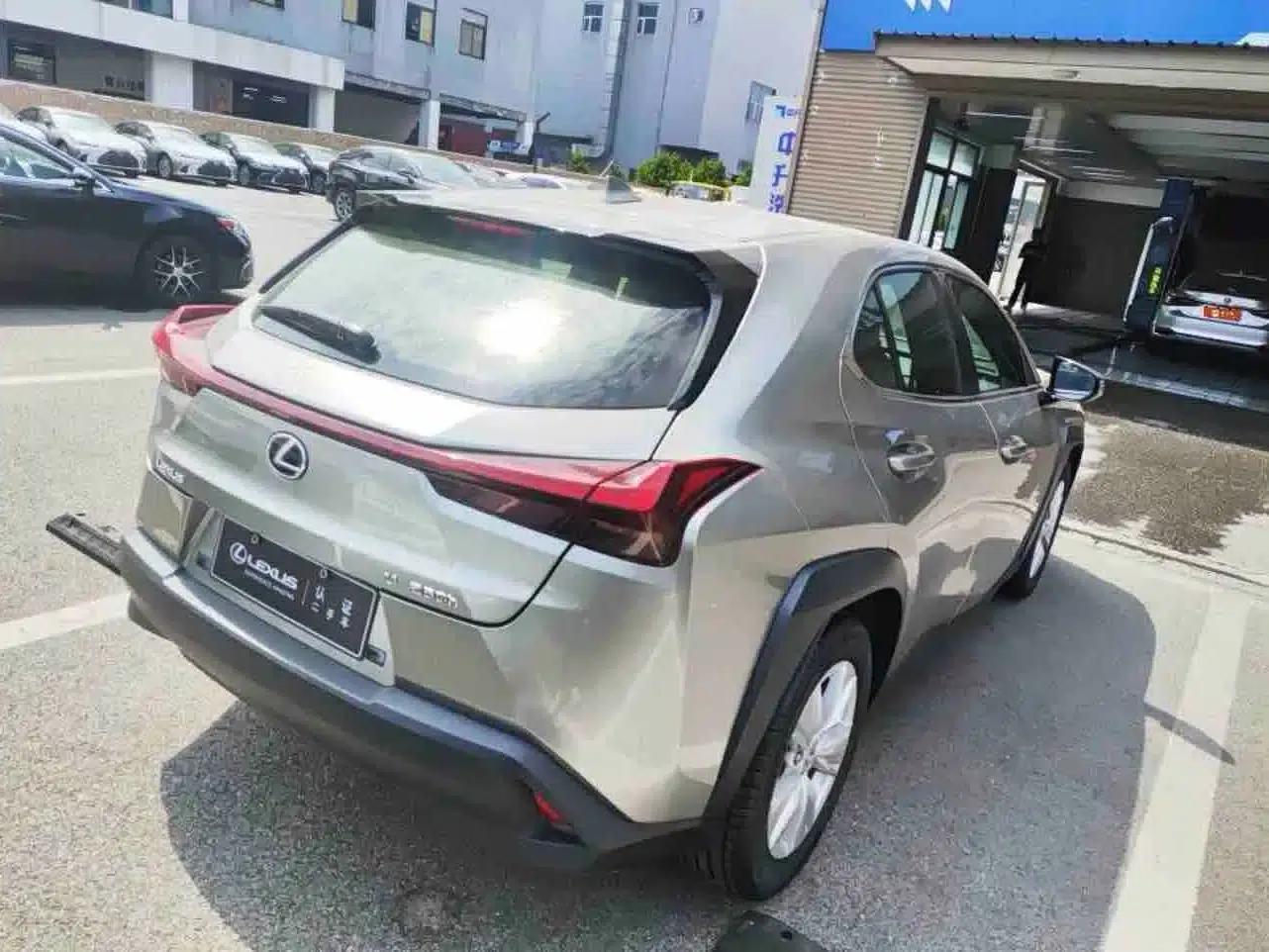 Lexus UX 2022 260h Explorer Edition — миниатюра 3