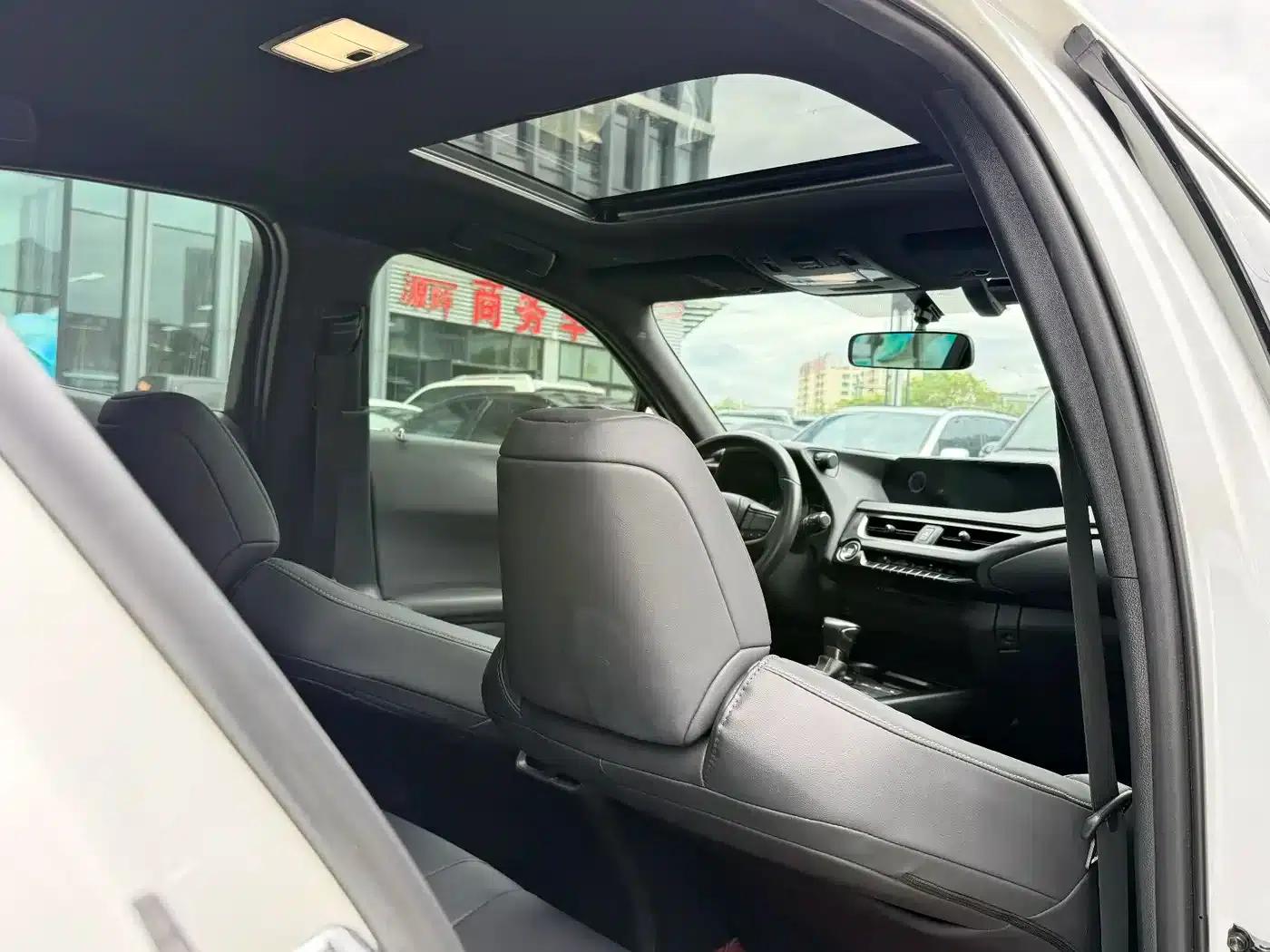 Lexus UX 2020 200 Special Edition — миниатюра 18