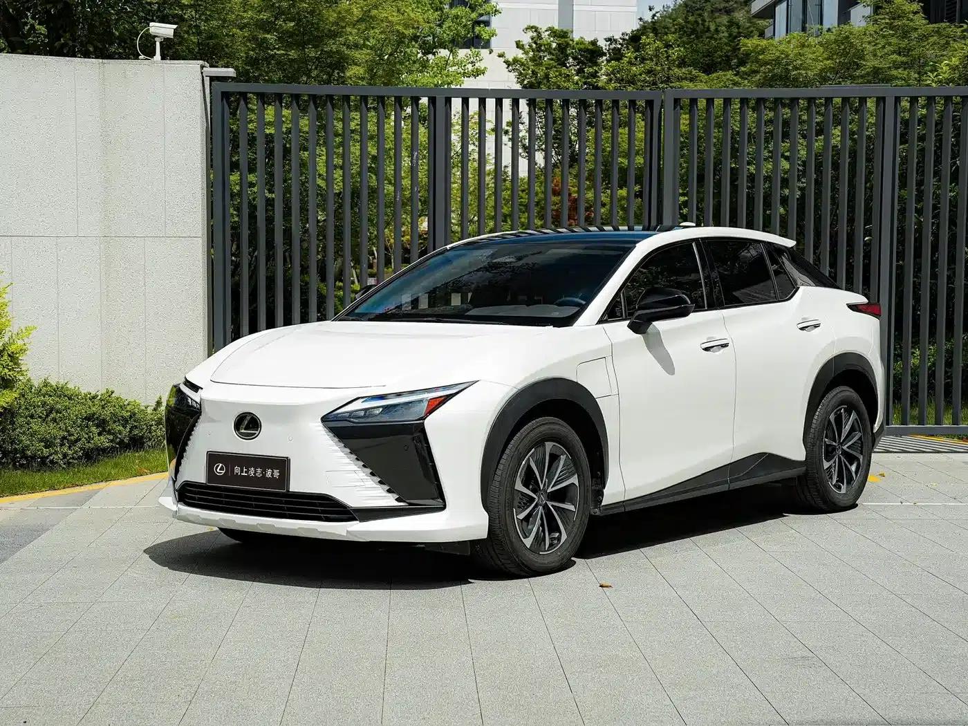 Lexus RZ 2023 450e AWD Luxury Edition — миниатюра 1