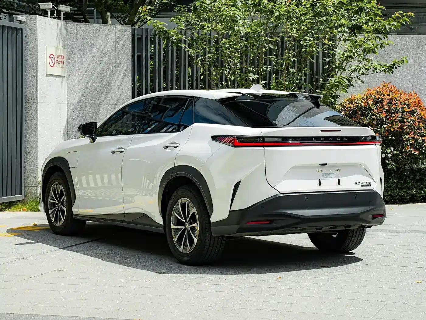 Lexus RZ 2023 450e AWD Luxury Edition — миниатюра 6