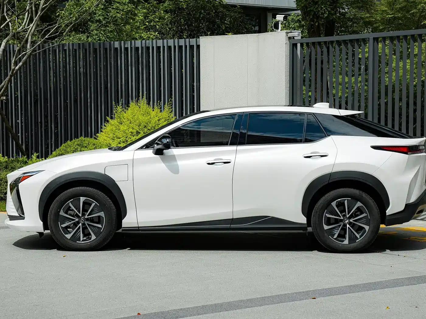 Lexus RZ 2023 450e AWD Luxury Edition — миниатюра 7