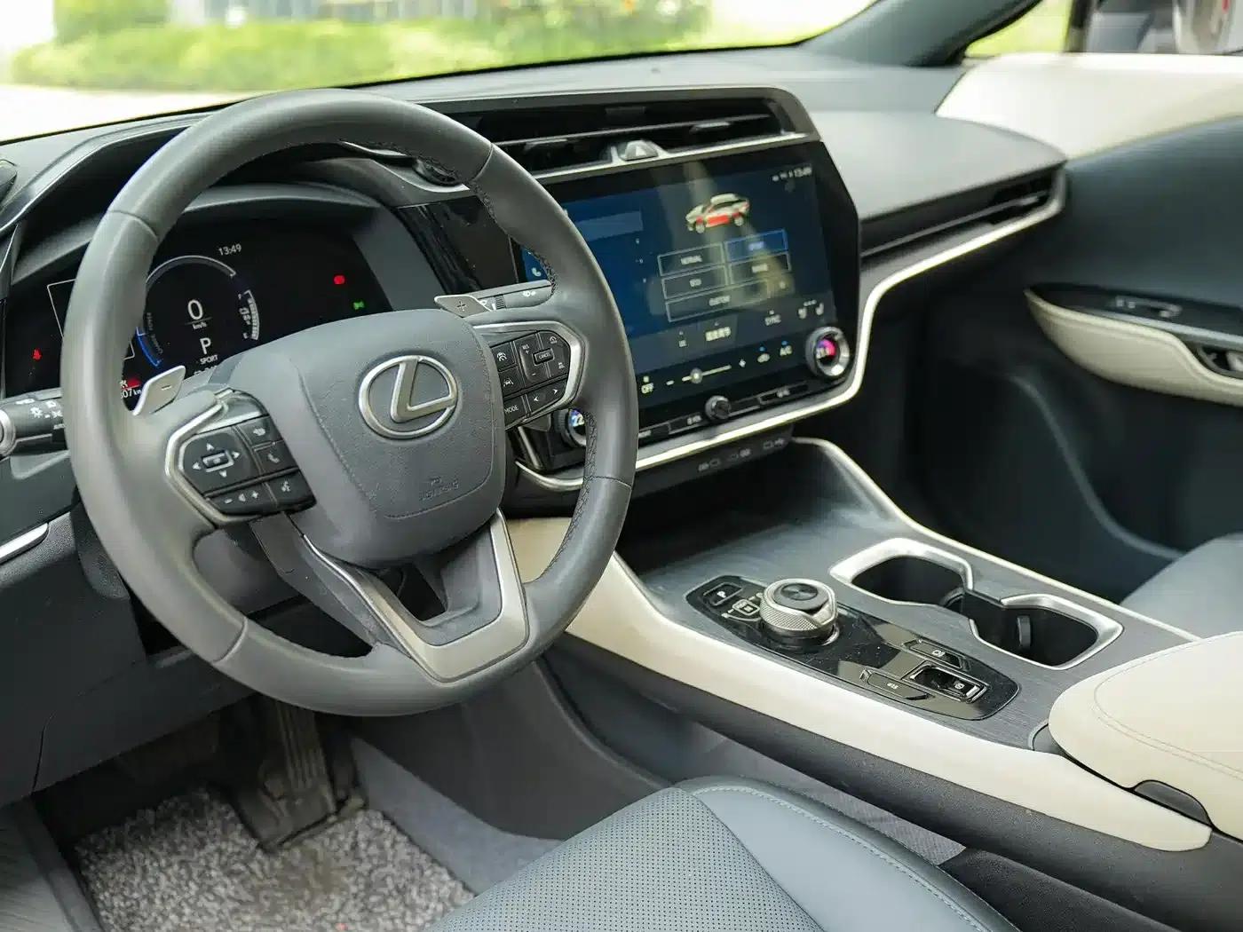 Lexus RZ 2023 450e AWD Luxury Edition — миниатюра 9