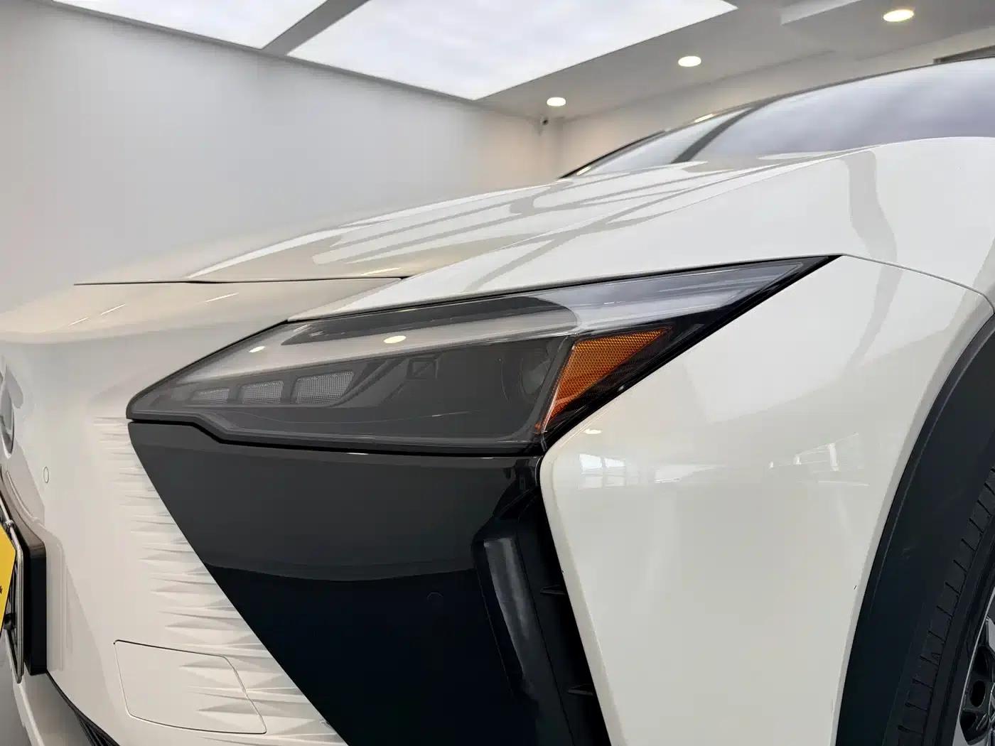 Lexus RZ 2023 450e AWD Luxury Edition — миниатюра 13