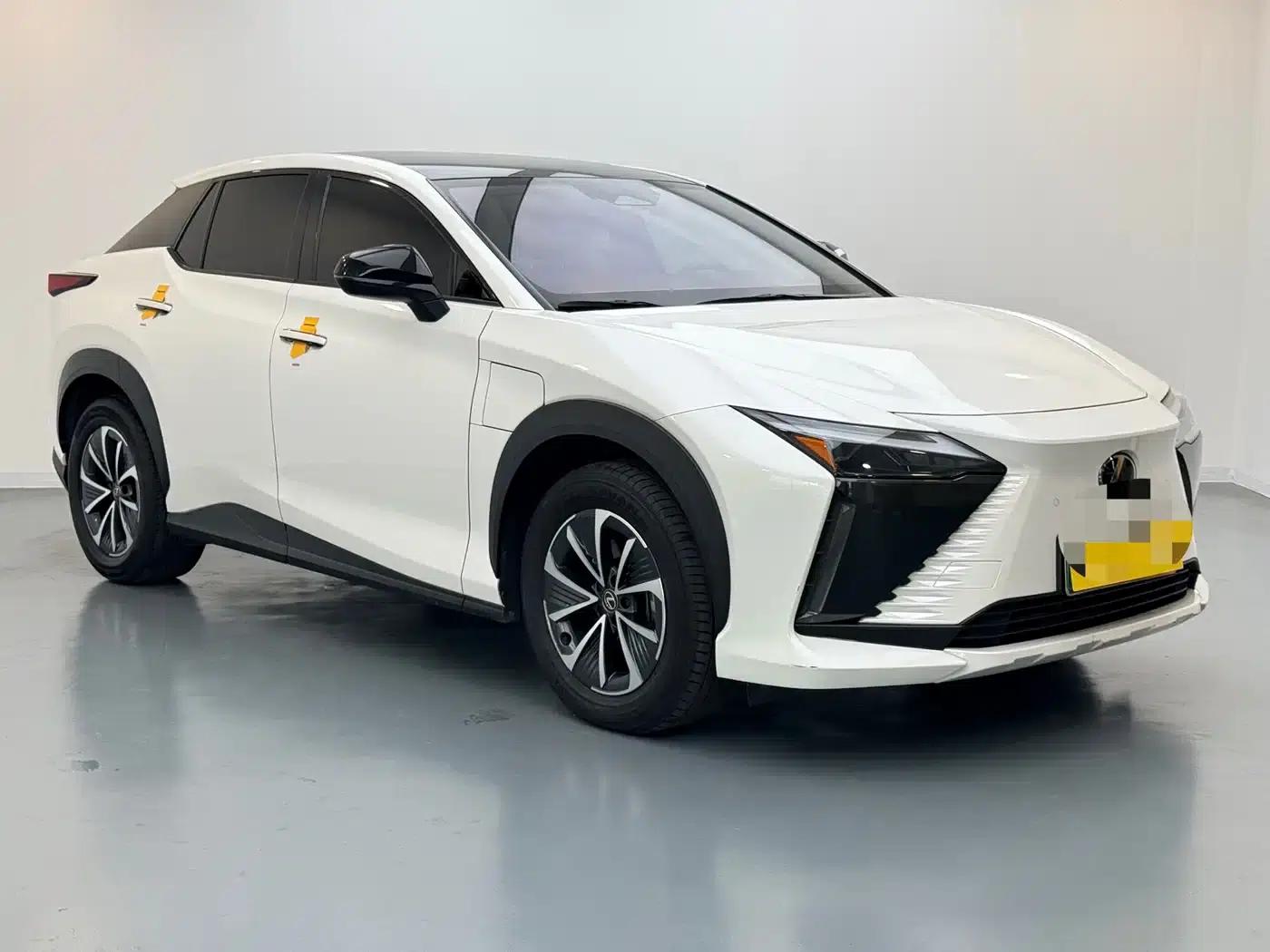 Lexus RZ 2023 450e AWD Luxury Edition — миниатюра 3
