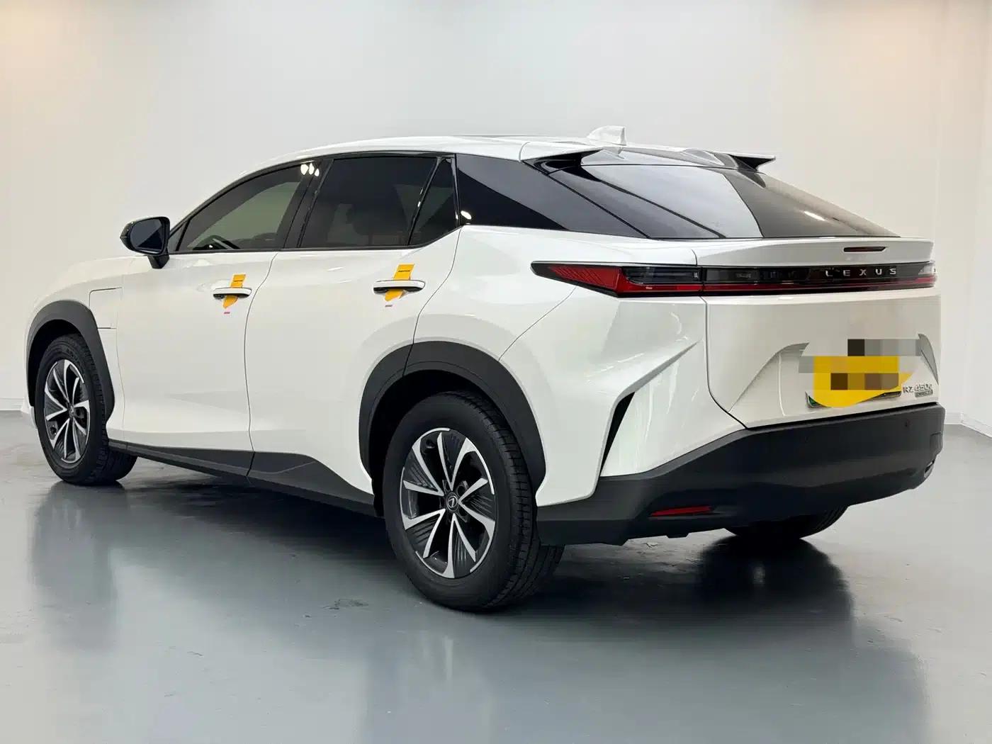 Lexus RZ 2023 450e AWD Luxury Edition — миниатюра 5