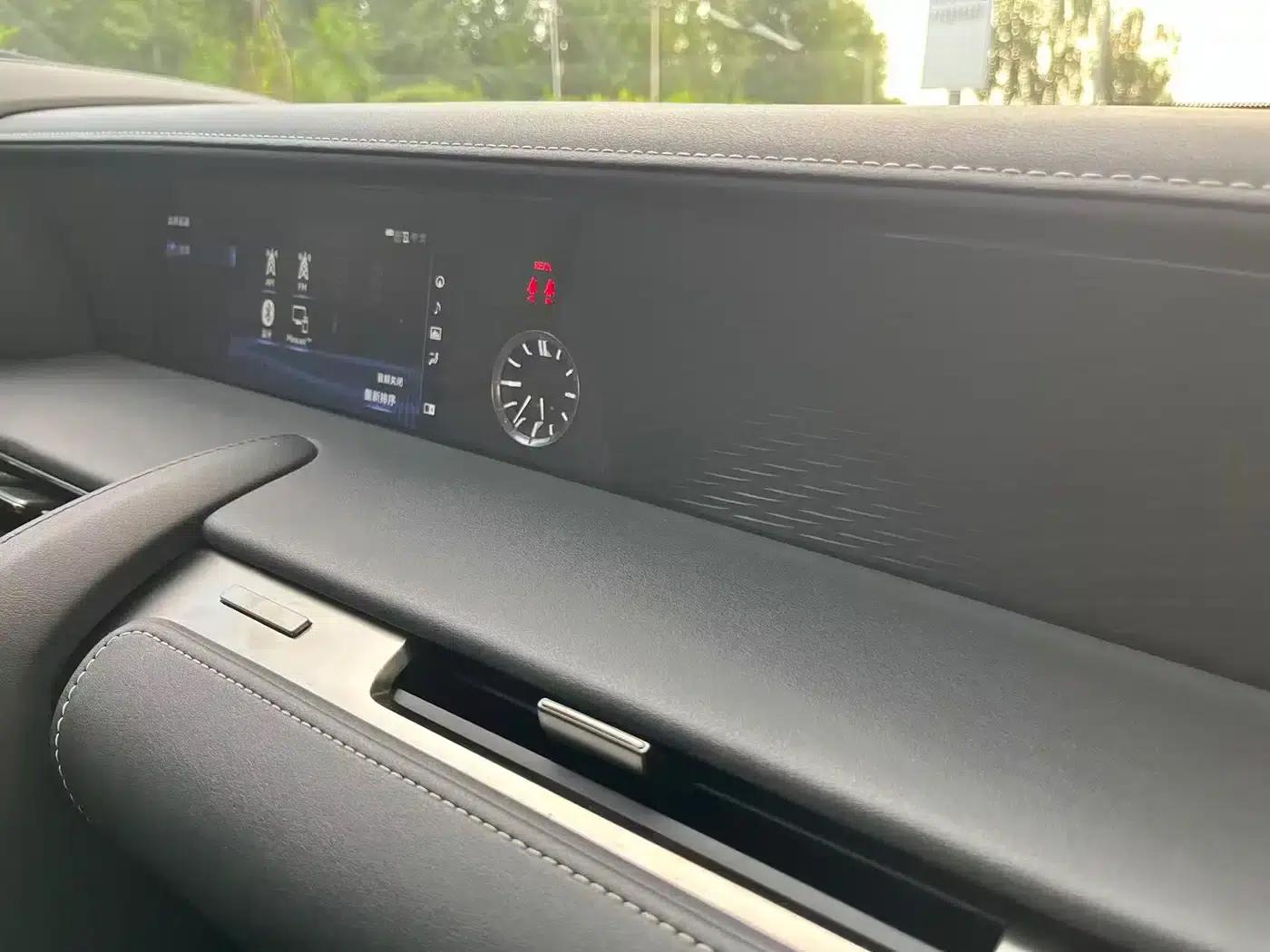 Lexus LC 2018 500h Sport — миниатюра 15