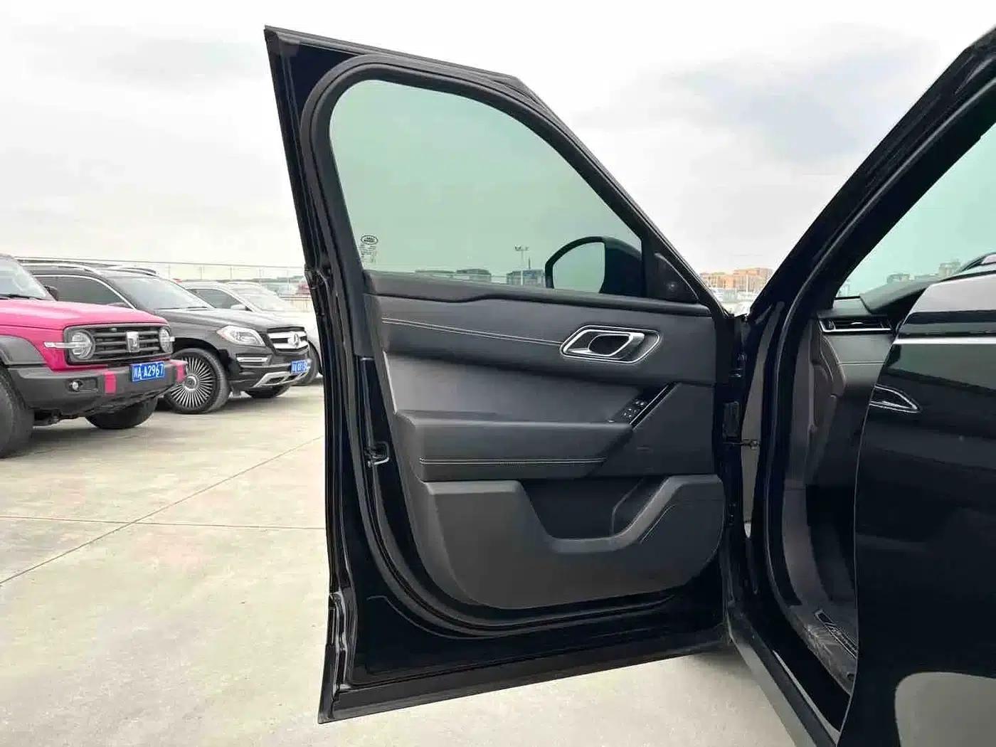 Range Rover Velar 2023 250PS Black Limited Edition — миниатюра 4