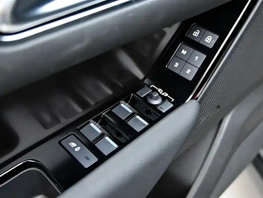 Range Rover Velar 2026 250PS Dynamic SE — миниатюра 22