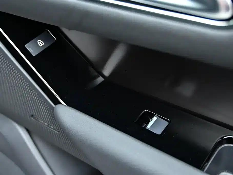 Range Rover Velar 2026 250PS Dynamic SE — миниатюра 28