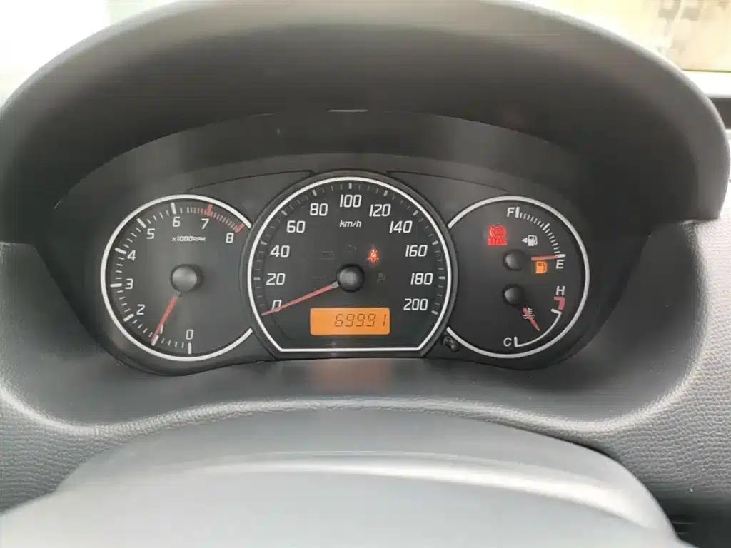 2013 Swift 1.5L Manual 20th Anniversary Limited Edition — миниатюра 12