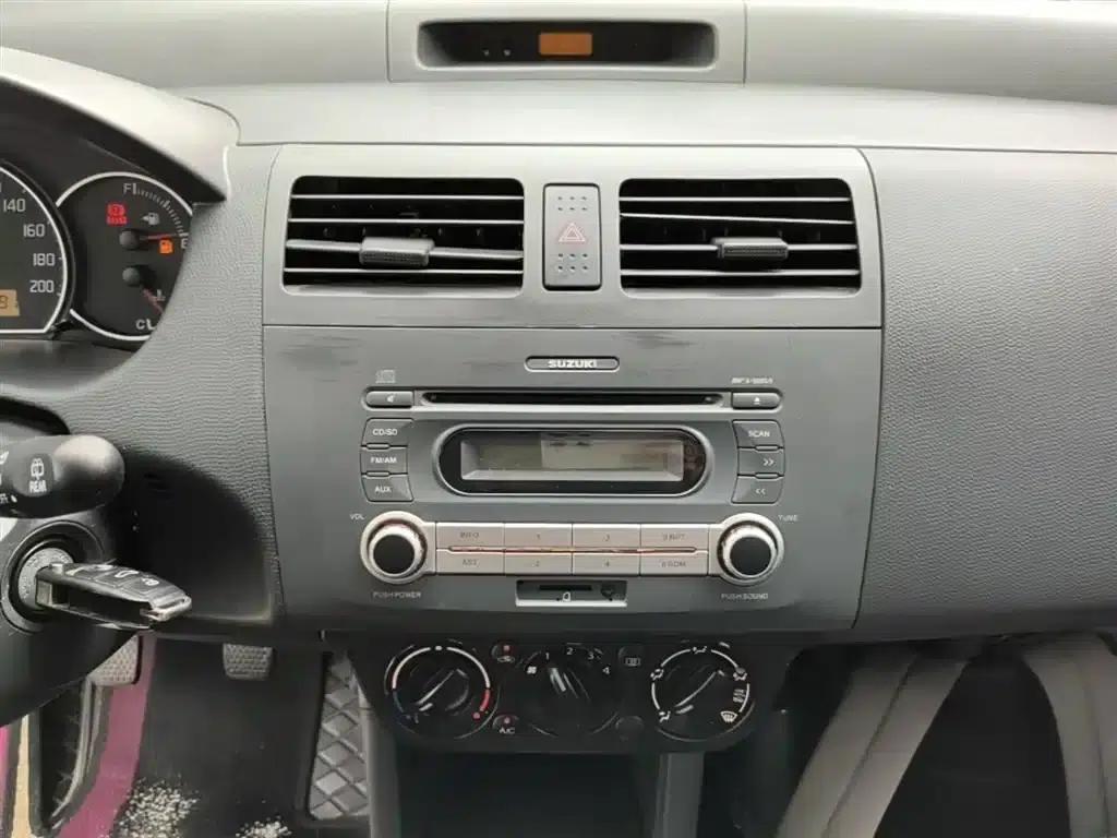 2013 Swift 1.5L Manual 20th Anniversary Limited Edition — миниатюра 13