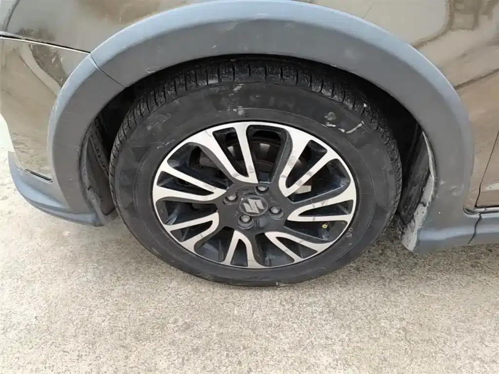 2013 Swift 1.5L Manual 20th Anniversary Limited Edition — миниатюра 23