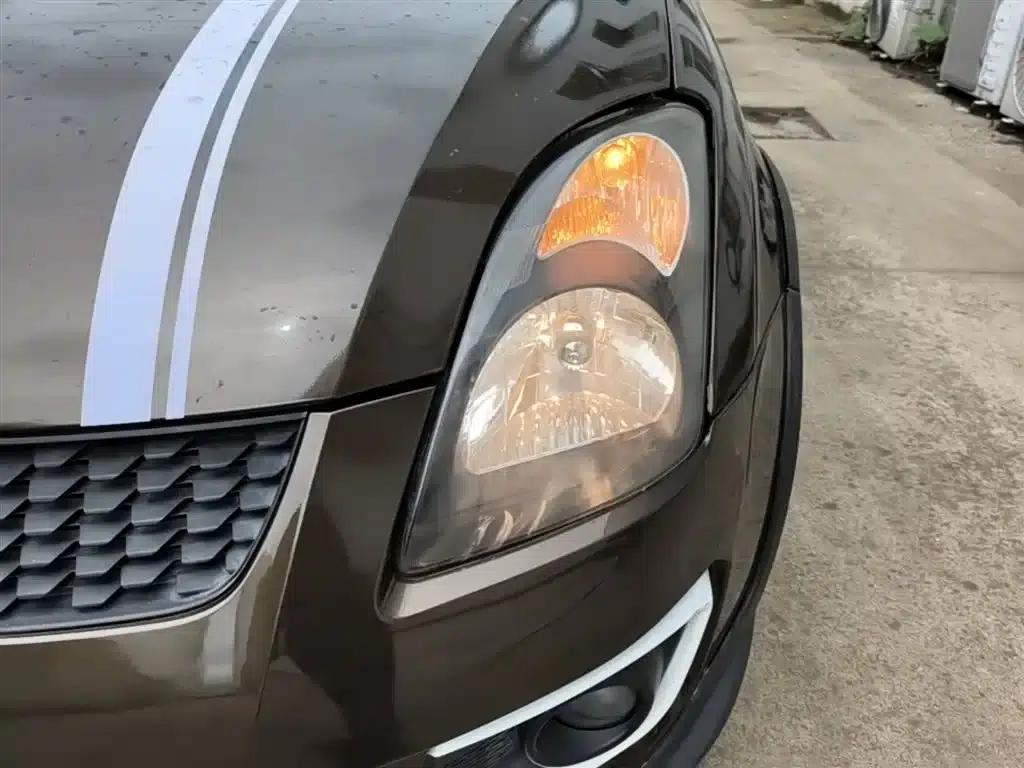 2013 Swift 1.5L Manual 20th Anniversary Limited Edition — миниатюра 24