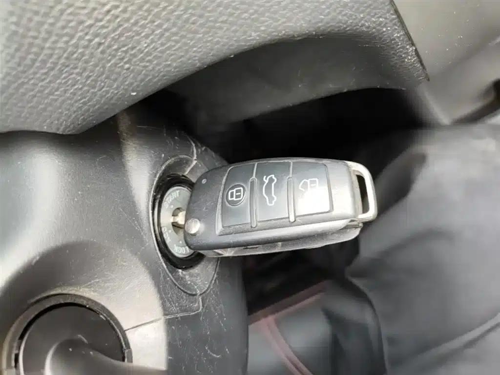 2013 Swift 1.5L Manual 20th Anniversary Limited Edition — миниатюра 9