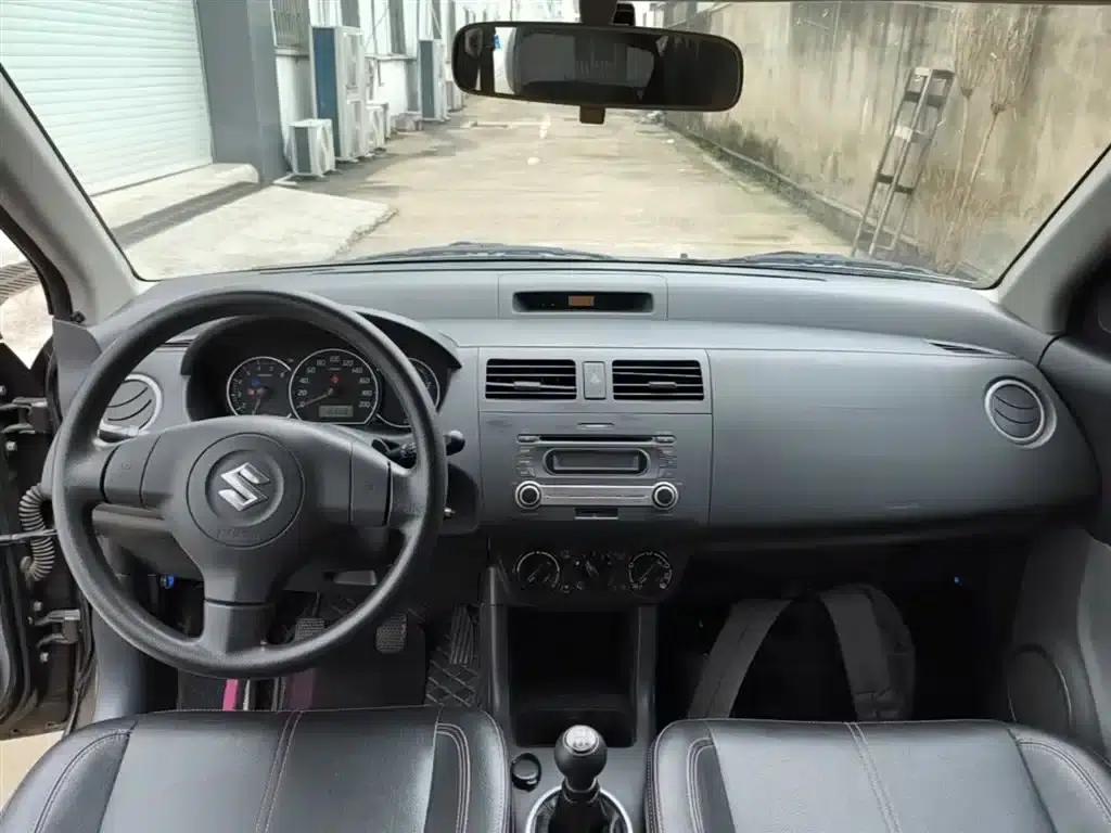 2013 Swift 1.5L Manual 20th Anniversary Limited Edition — миниатюра 10