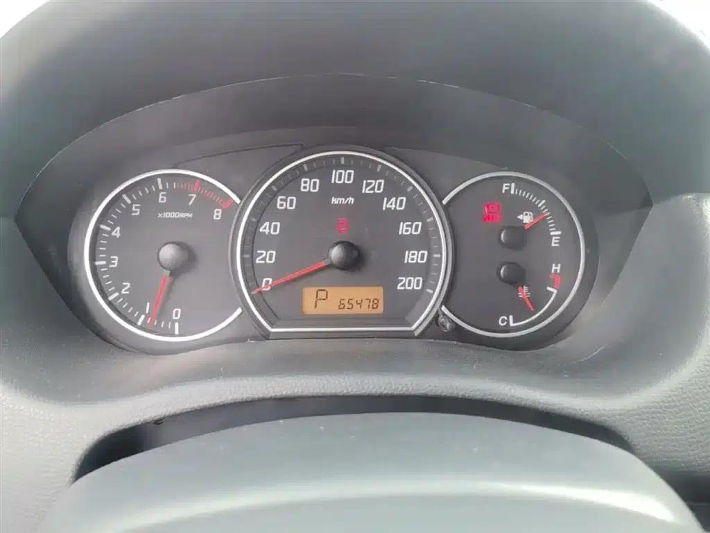 2013 Swift 1.5L Automatic 20th Anniversary Limited Edition — миниатюра 12