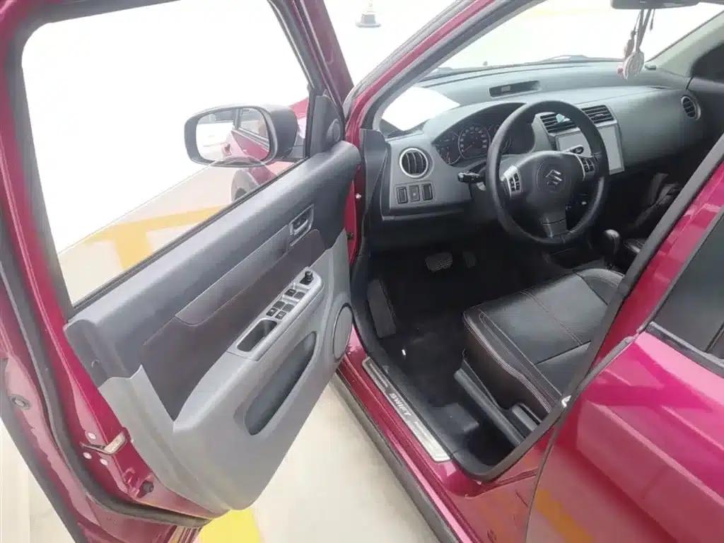 2013 Swift 1.5L Automatic 20th Anniversary Limited Edition — миниатюра 16