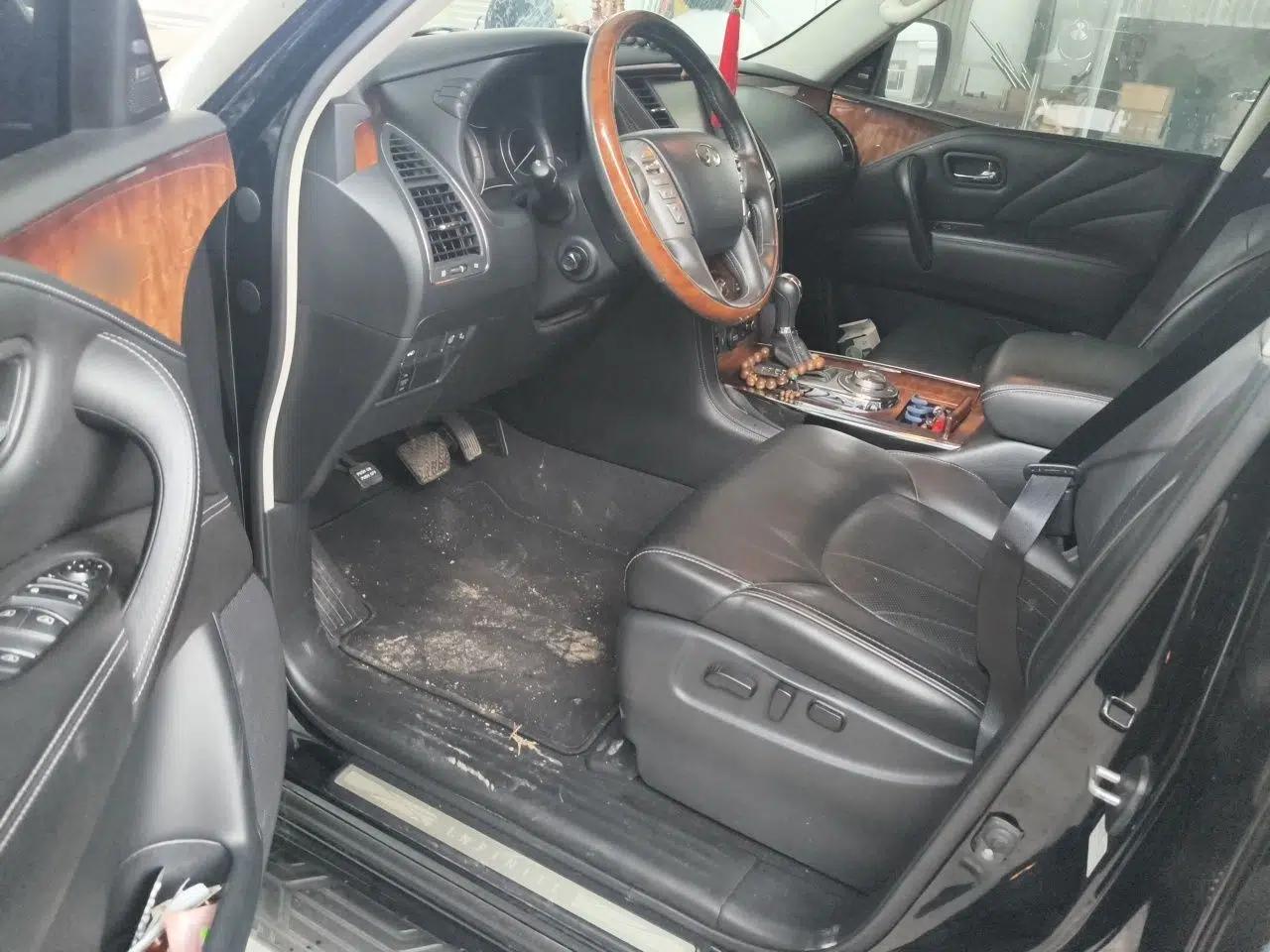 Infiniti QX80 2016 5.6L 4WD — миниатюра 17