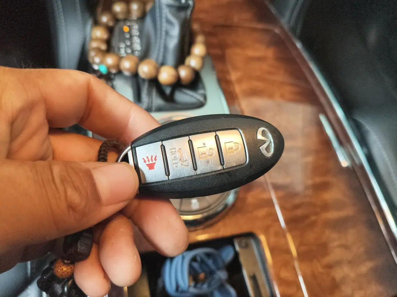 Infiniti QX80 2016 5.6L 4WD — миниатюра 9