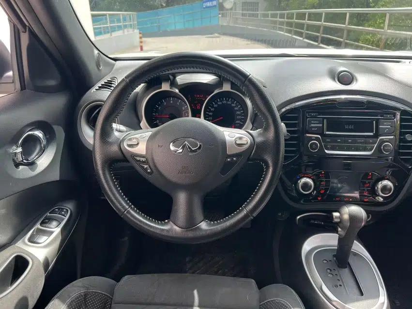 Infiniti ESQ 2014 1.6L Spontaneous Edition — миниатюра 15