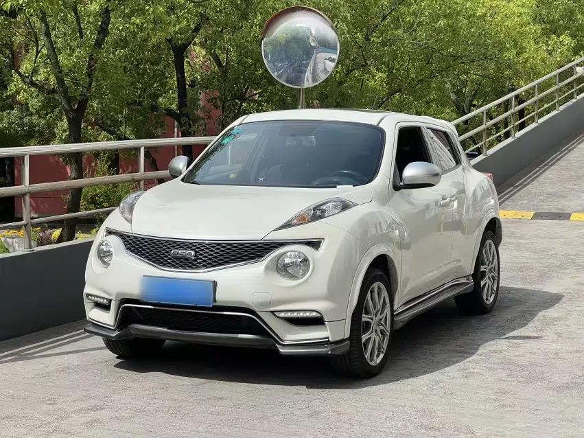 Infiniti ESQ 2014 1.6L Spontaneous Edition — миниатюра 3