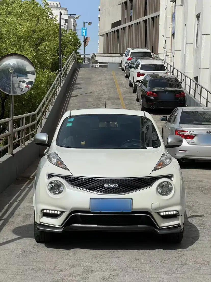 Infiniti ESQ 2014 1.6L Spontaneous Edition — миниатюра 4