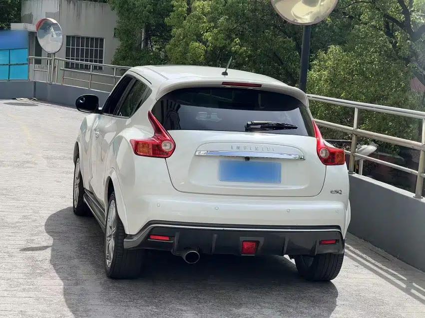 Infiniti ESQ 2014 1.6L Spontaneous Edition — миниатюра 5