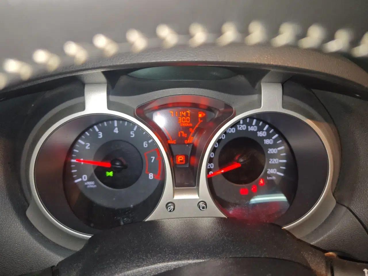 Infiniti ESQ 2014 1.6L Spontaneous Edition — миниатюра 9