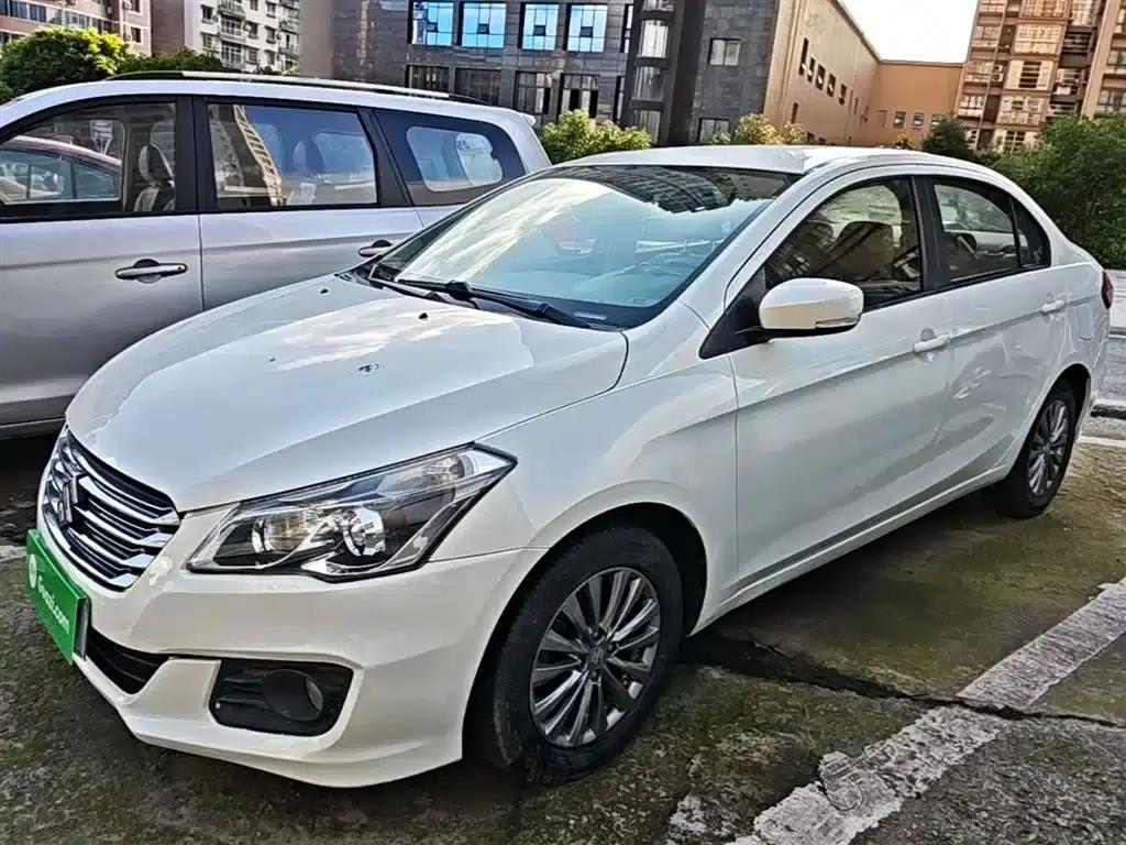 Ciaz 2015 1.6L Manual Comfort Edition — миниатюра 1