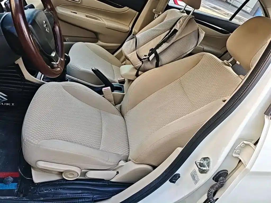 Ciaz 2015 1.6L Manual Comfort Edition — миниатюра 15